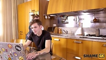 Mature Russian Cougar'S Handsjob Skills Impress Shame4k