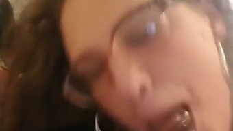 Shay Performs Oral Sex On A Black Man (Comshot)
